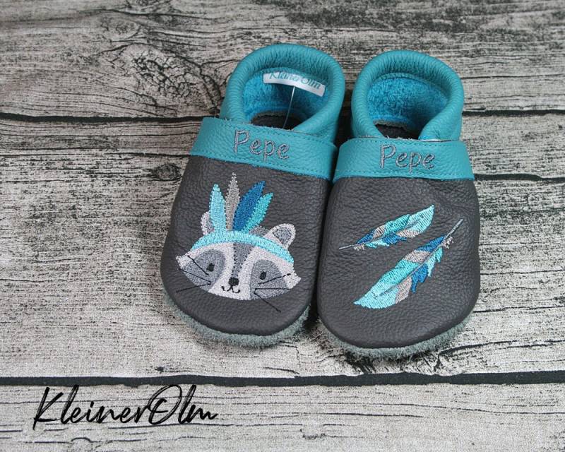 Krabbelpuschen Lederpuschen Krabbelschuhe Waschbär Federn Boho von KleinerOlm