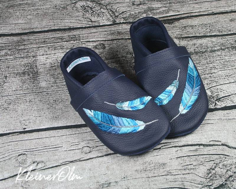 Krabbelpuschen Lederpuschen Mit Feder von KleinerOlm