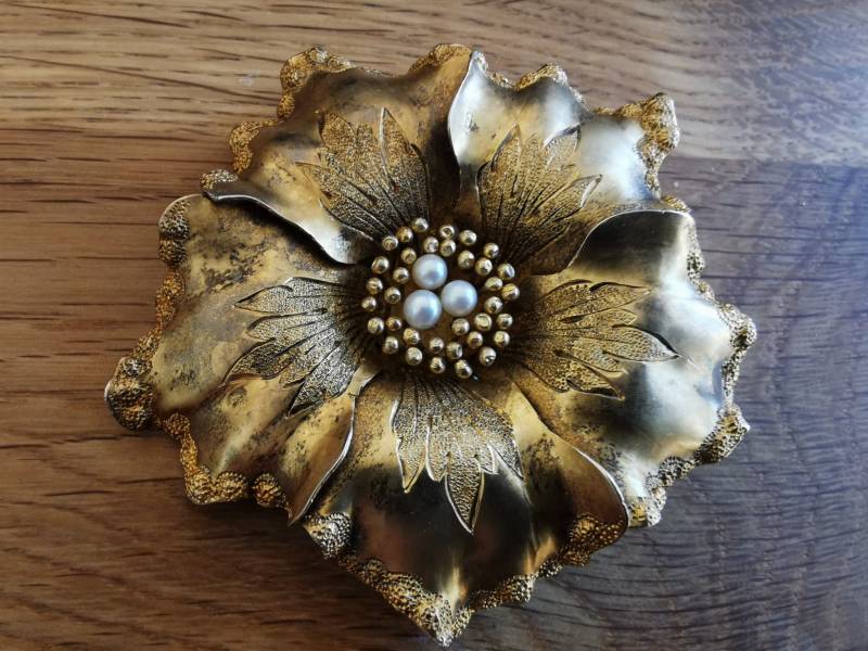 Edel Gearbeitete Antike Brosche/Kettenanhänger Aus Dem 19. Jahrhundert in Blütenform von KleinerSchmuckkorb