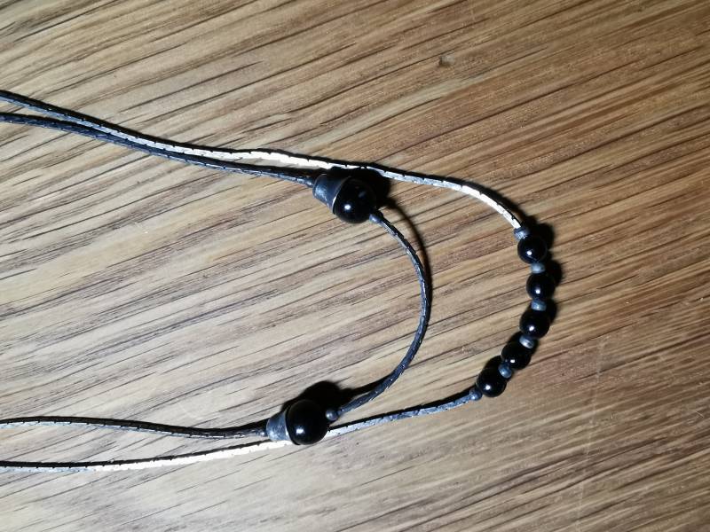 Modeschmuck Doppelsträngige Silberfarbene Kette | Ohne Punze Mit Schwarzen Perlen von KleinerSchmuckkorb