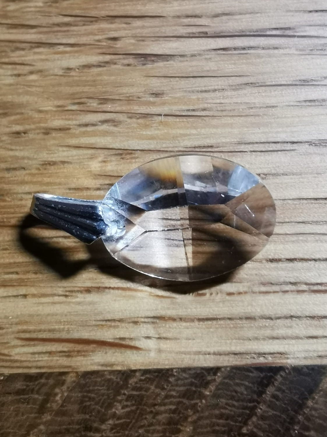 Modeschmuck Facettierter Durchsichtig-Funkelnder Kettenanhänger in Ovaler Form An Silberfarbener Aufhängung | Keine Punze Modeschmuck Facettierter Durchsichtig-Funkelnder Kettenanhänger in Ovaler Form An Silberfarbener Aufhängung | Keine Punze von KleinerSchmuckkorb