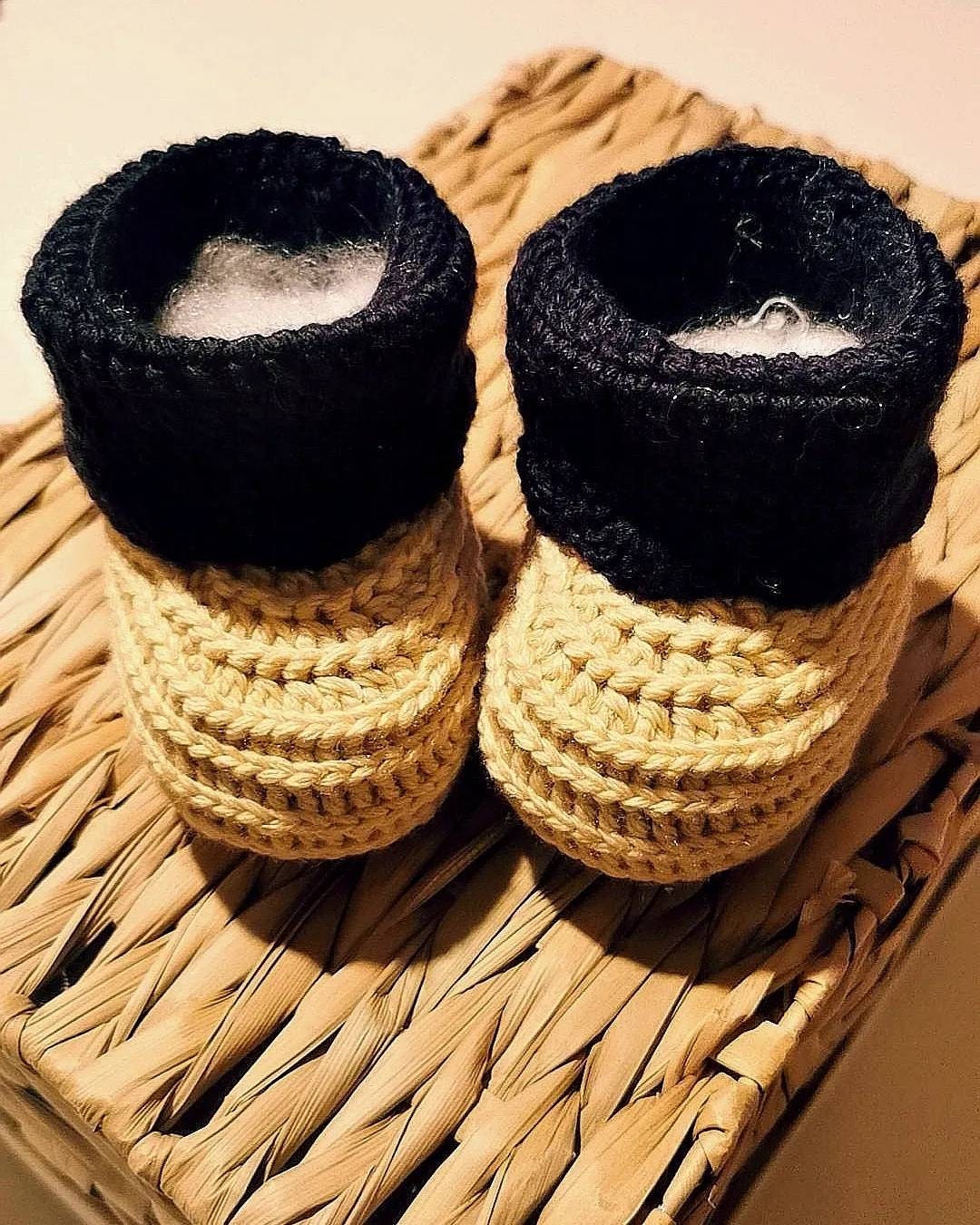 Gehäkelte Babyschühchen in Beige /Lilaversandkostenfrei Gehäkelte Babyschühchen in Beige /Lilaversandkostenfrei von KleinerSchuh