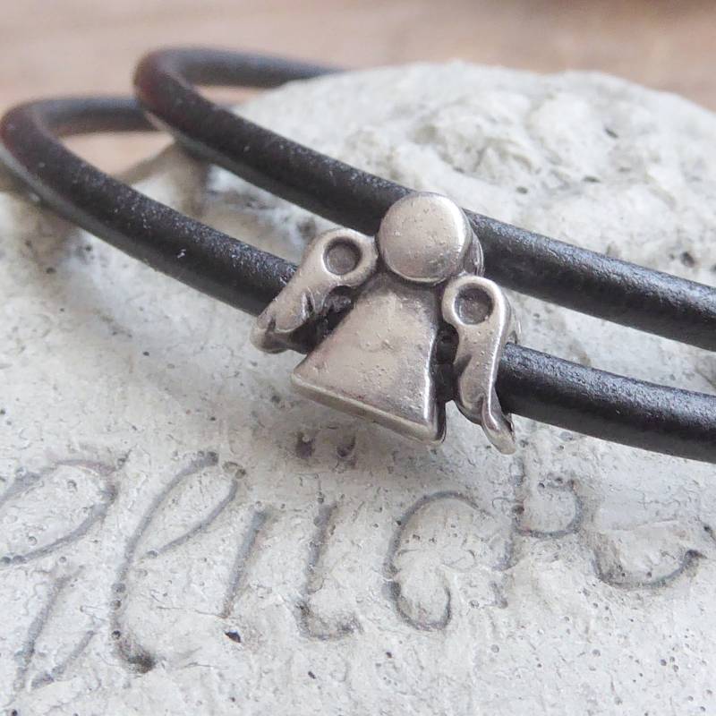 Lederhalskette 3 ~ Mini Engel Versilbert Zamak Frieden Chocker Unisex Lederschmuck von KleinerTruhenschatz