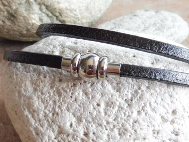 Lederhalskette ~ Kugeliger Magnet Hochglänzender Edelstahl Magnetverschluss Unisex Lederschmuck von KleinerTruhenschatz