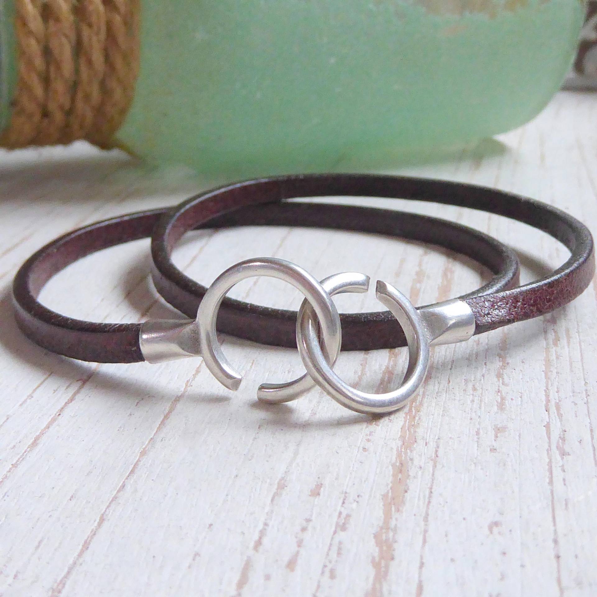 Lederhalskette ~ Ring in Versilbert Zamak Schlicht Edel Unisex Lederschmuck Lederhalskette ~ Ring in Versilbert Zamak Schlicht Edel Unisex Lederschmuck von KleinerTruhenschatz