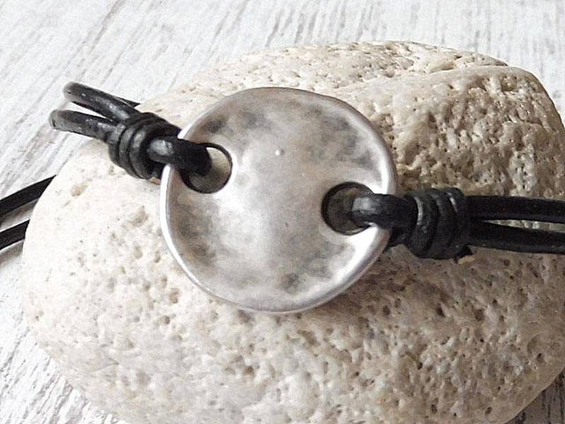 Lederhalskette2 ~ Scheibe Versilbert Zamak Schlicht Unisex Lederschmuck von KleinerTruhenschatz