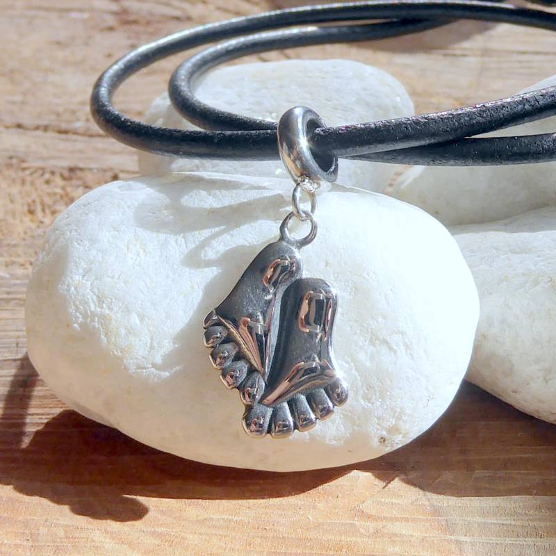 Lederkette 2, 5 ~ Barfuß Füße Pärchen Edelstahl Unisex Surfer Lederschmuck von KleinerTruhenschatz