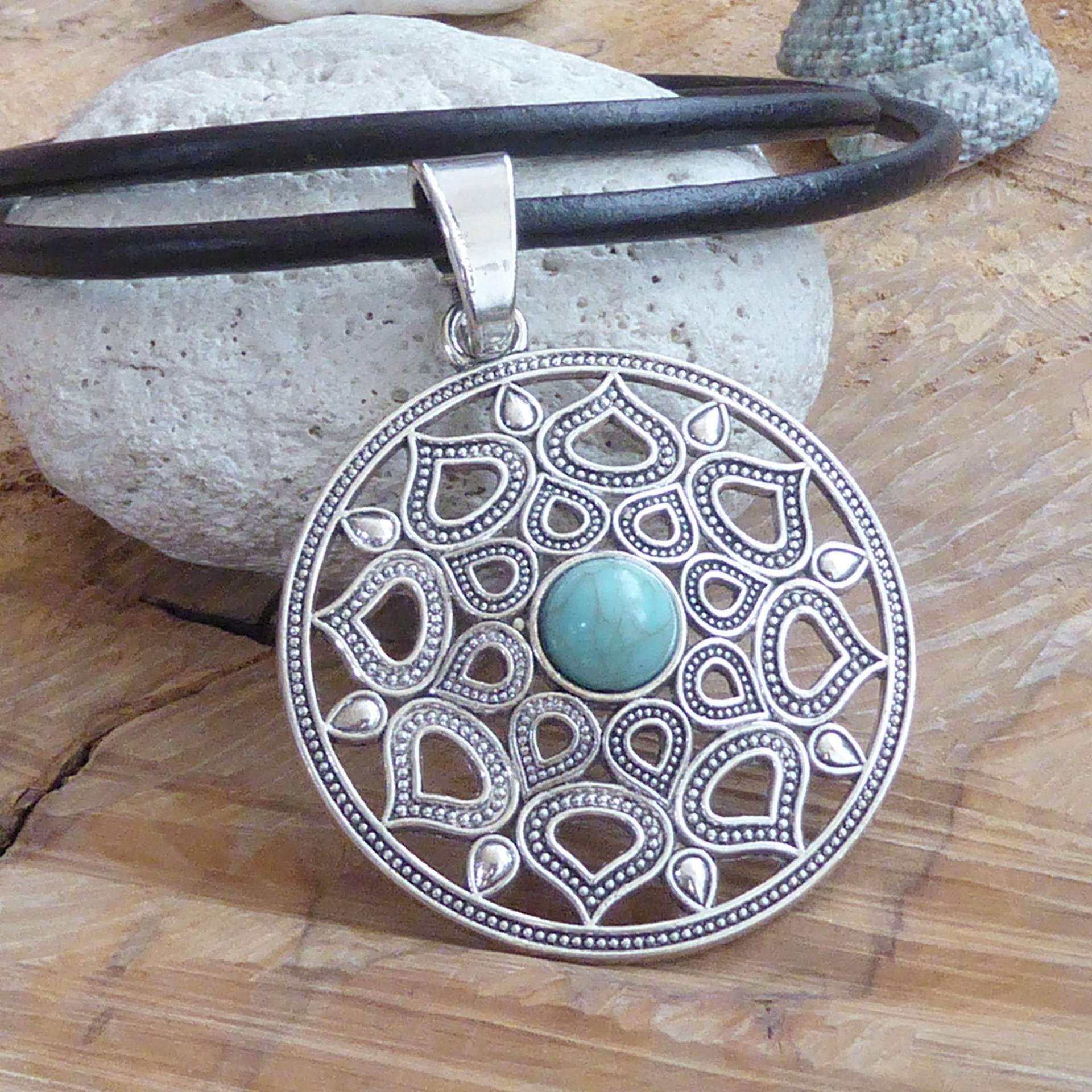 Lederkette 4 ~ Xxl Amulett Bohemian Antiksilber Türkises Cabochon Lederschmuck Lederkette 4 ~ Xxl Amulett Bohemian Antiksilber Türkises Cabochon Lederschmuck von KleinerTruhenschatz