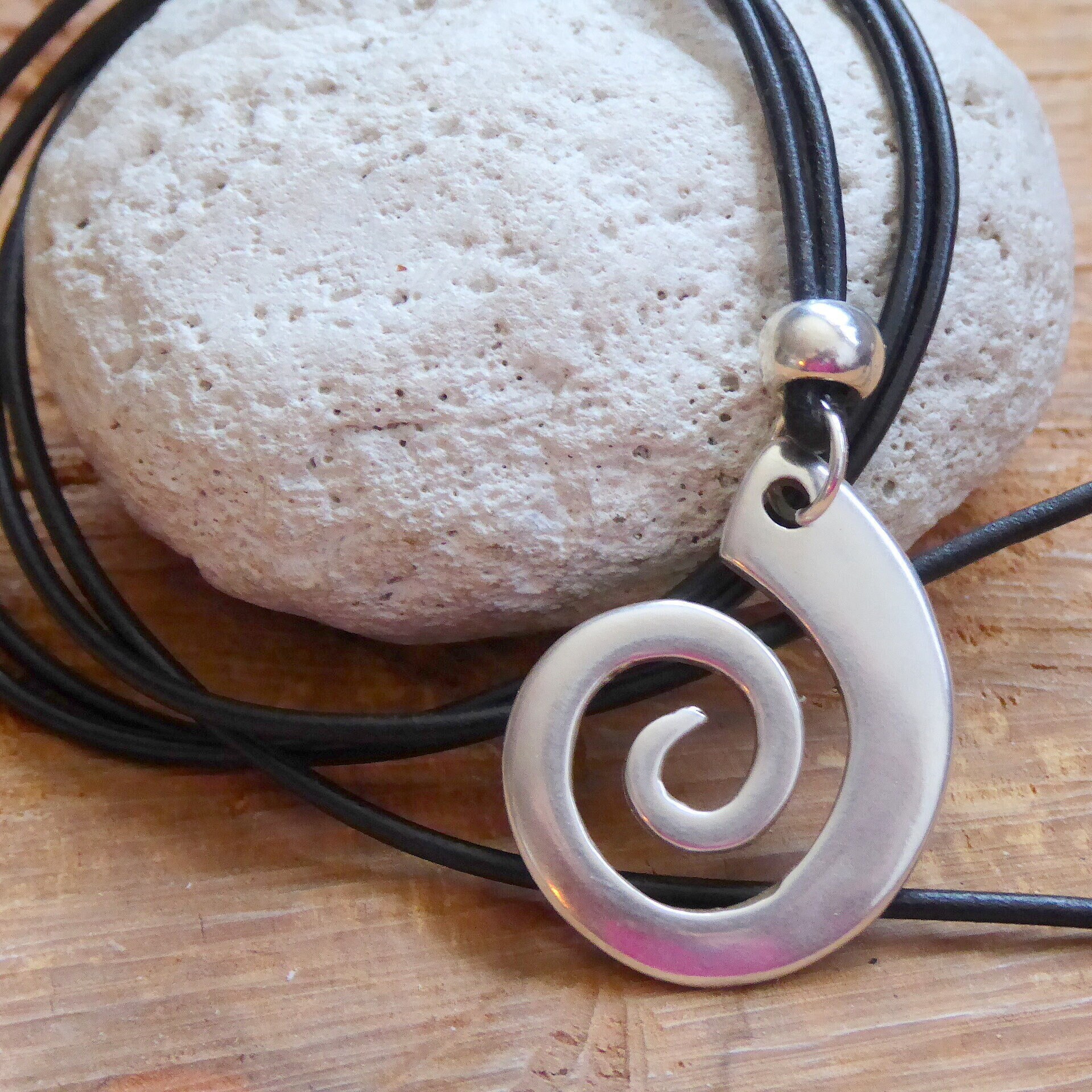 Lederkette Verstellbar ~ Spirale Versilbert Zamak Links - U. Rechtsdrehend Schlicht Unisex Lederschmuck Lederkette Verstellbar ~ Spirale Versilbert Zamak Links - U. Rechtsdrehend Schlicht Unisex Lederschmuck von KleinerTruhenschatz