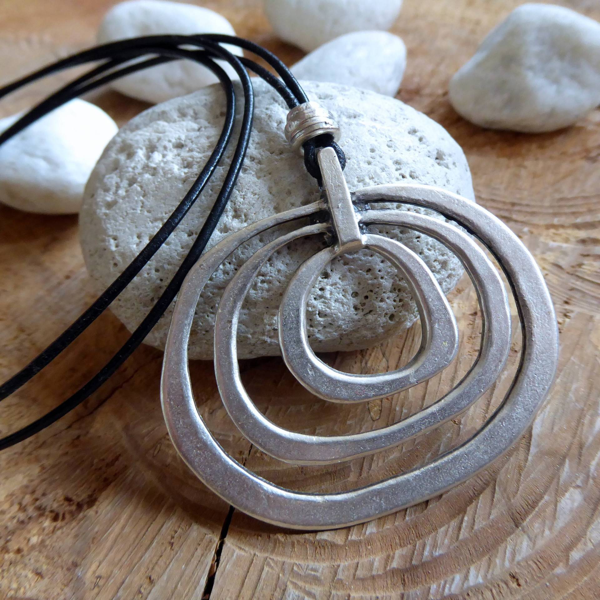 Lederkette Verstellbar ~ Xxl Ringe Versilbert Zamak Lederschmuck Lederkette Verstellbar ~ Xxl Ringe Versilbert Zamak Lederschmuck von KleinerTruhenschatz