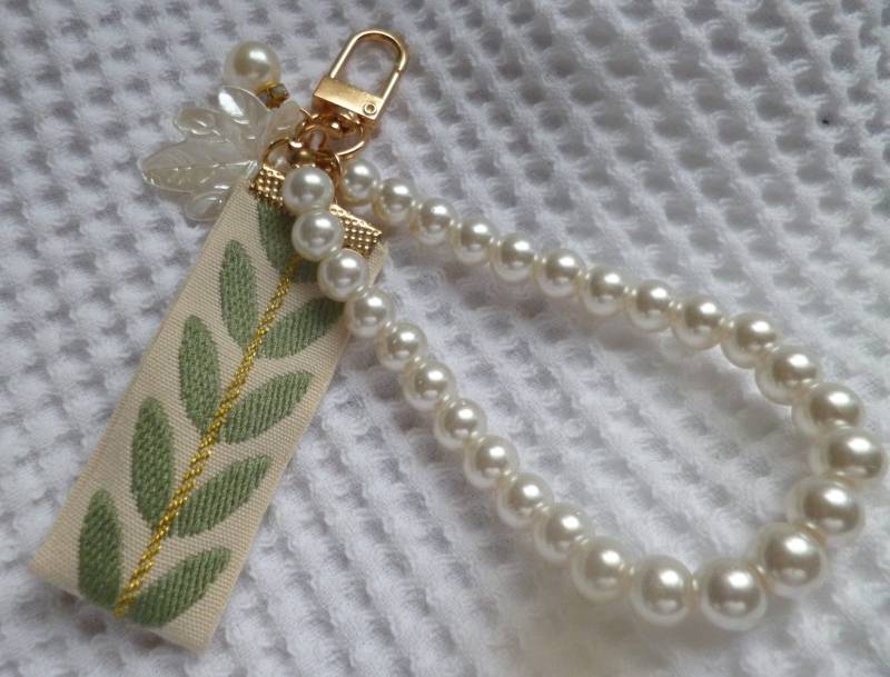 Schlüsselanhänger Schlüssel Schlüsselband Mitbringsel Geschenk Grün Beige Schlüsselanhänger Schlüssel Schlüsselband Mitbringsel Geschenk Grün Beige von KleinesLaedchen