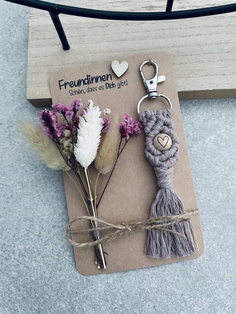Freundinnen | Makramee Schlüsselanhänger Geschenk Freundin Keychain Ein Kleines Dankeschön von KleinesWollkchen