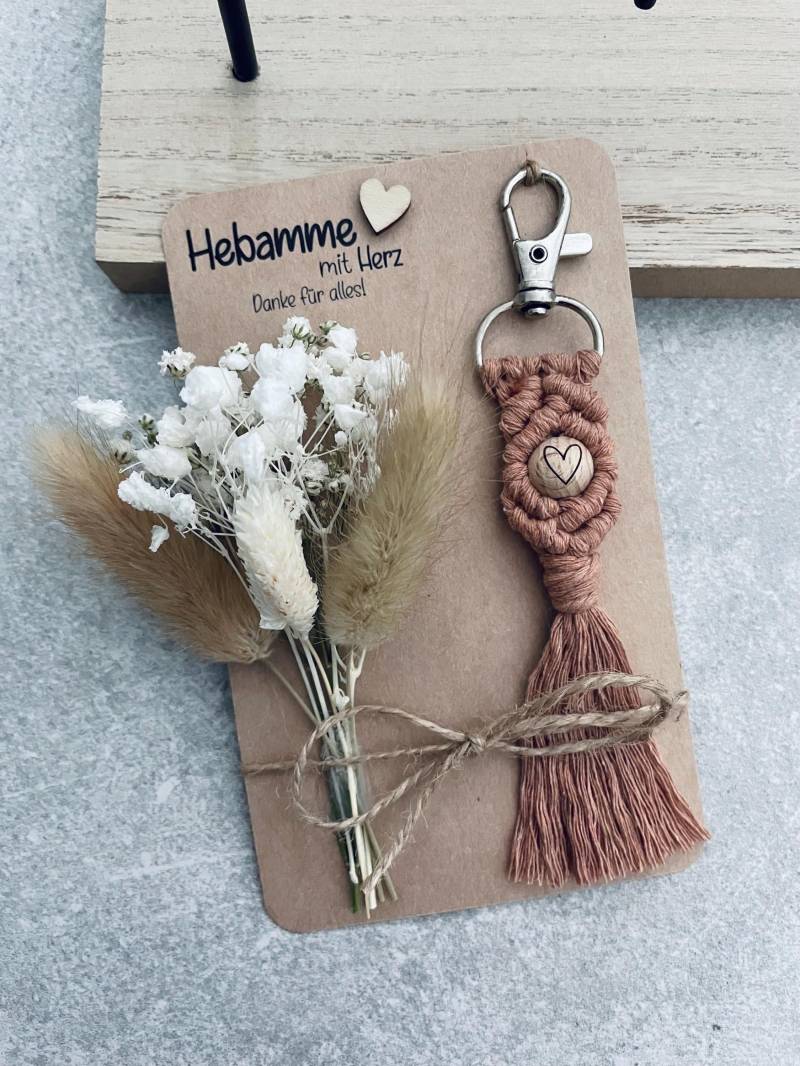Hebamme Mit Herz | Makramee Schlüsselanhänger Geschenk Holzperle Keychain Ein Kleines Dankeschön von KleinesWollkchen