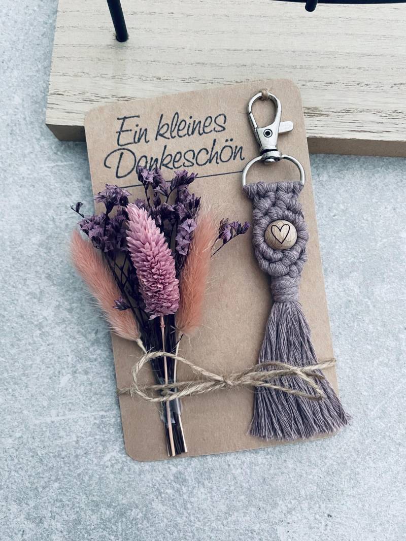 Kleines Dankeschön | Makramee Schlüsselanhänger Geschenk Kollegin Freundin Nachbarin Abschied Keychain Ein Kleines von KleinesWollkchen