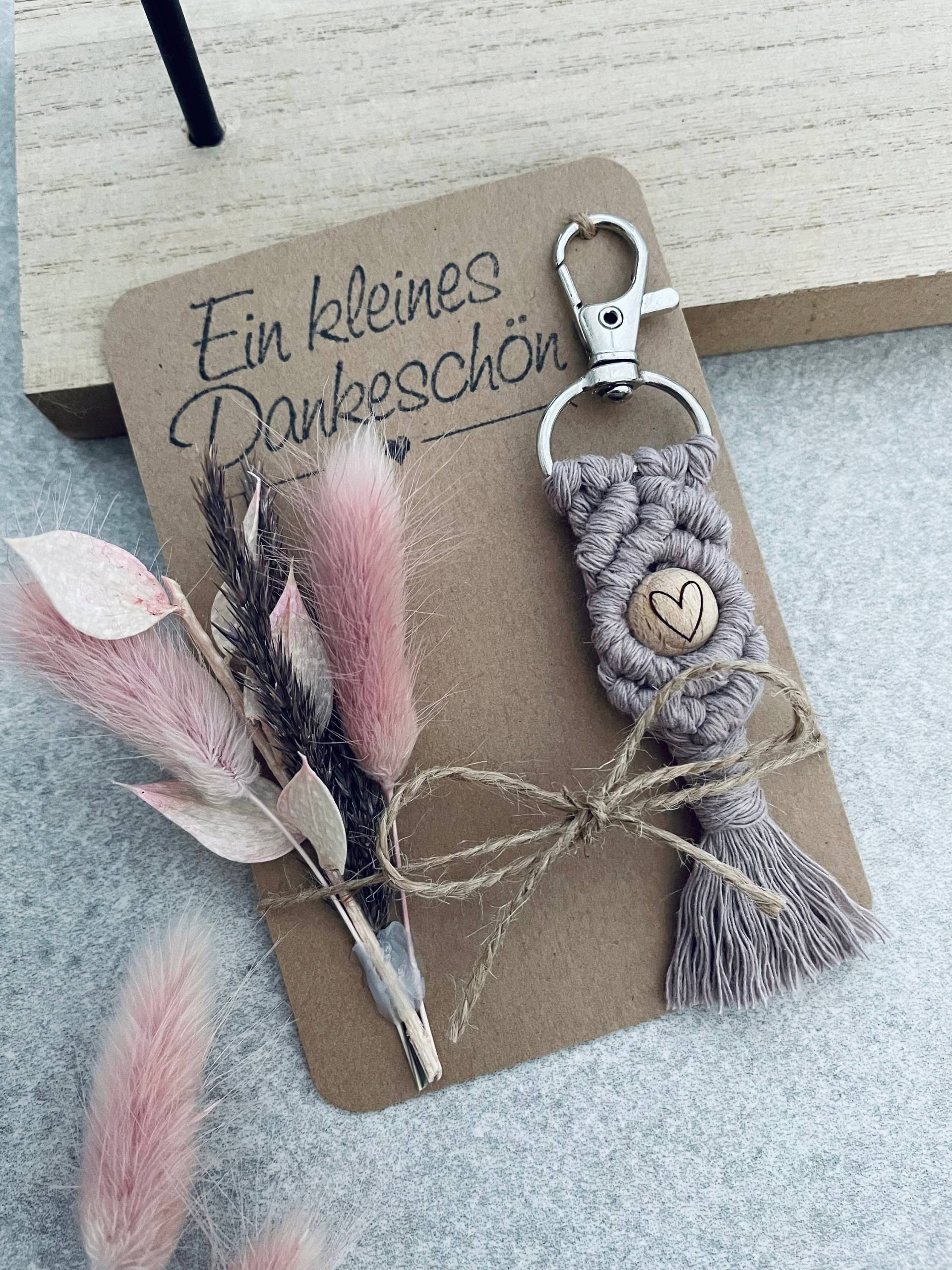 Kleines Dankeschön | Makramee Schlüsselanhänger Geschenk Kollegin Freundin Nachbarin Abschied Keychain Ein Kleines Kleines Dankeschön | Makramee Schlüsselanhänger Geschenk Kollegin Freundin Nachbarin Abschied Keychain Ein Kleines von KleinesWollkchen