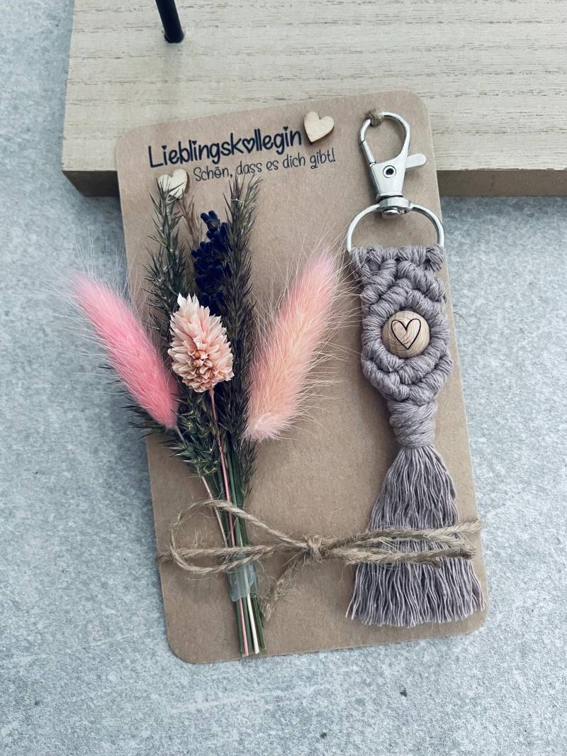 Lieblingskollegin | Makramee Schlüsselanhänger Geschenk Kollegin Abschied Keychain Ein Kleines Dankeschön von KleinesWollkchen