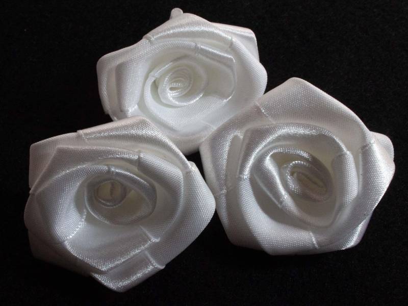 3 Weiße Satin Rosen Weiß Hochzeitsdeko Deko Valentinstag Tischdekoration Streublumen, Kleinigkeiten Von Nb, Art. 54 3 Weiße Satin Rosen Weiß Hochzeitsdeko Deko Valentinstag Tischdekoration Streublumen, Kleinigkeiten Von Nb, Art. 54 von KleinigkeitenvonNB