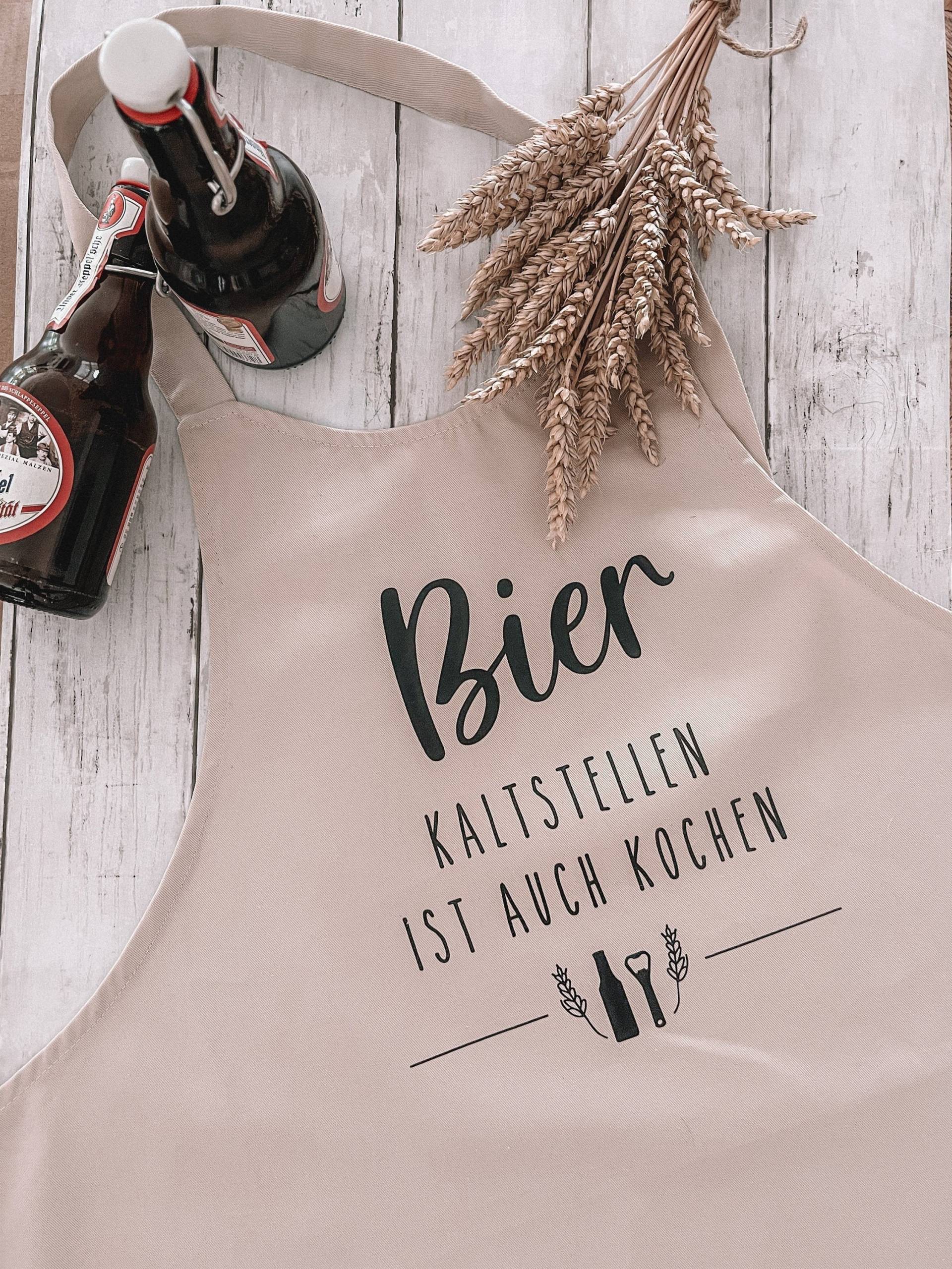 Kochschürze Natur "Bier Kaltstellen Ist Auch Kochen" Kochschürze Natur "Bier Kaltstellen Ist Auch Kochen" von Kleinkramliebe