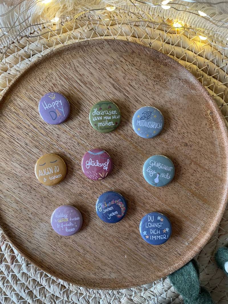 Buttons Glücksmotive von KleinodIllustration