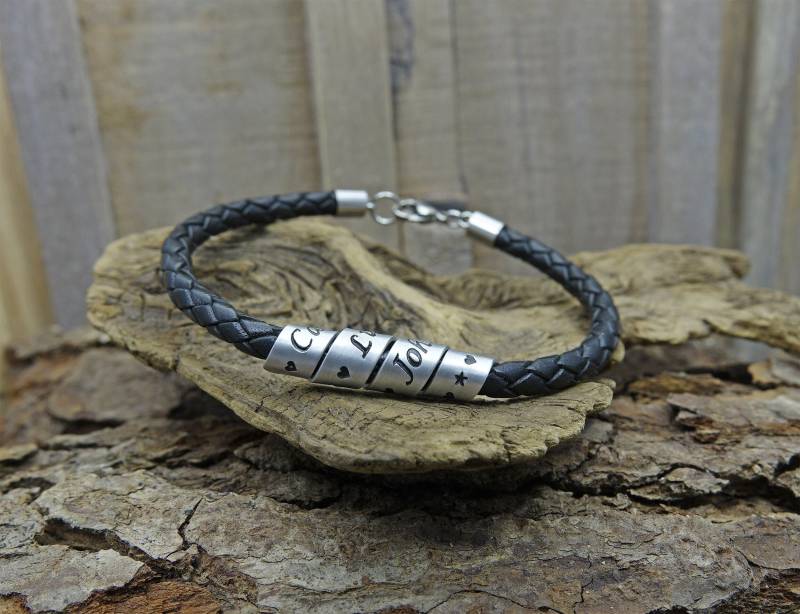 Geflochtenes Lederarmband Geschenk Männer Schriftrolle Gravur Personalisiert Geflochtenes Lederarmband Geschenk Männer Schriftrolle Gravur Personalisiert von Kleinodschmiede