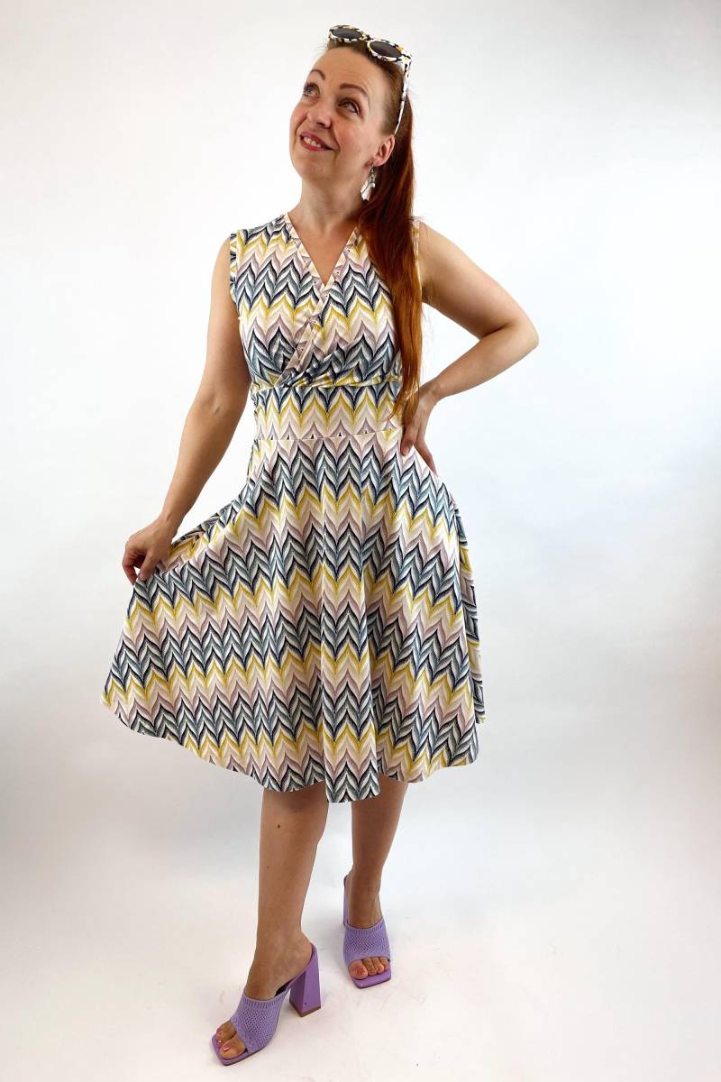 Kleid "Sarah" Chevron Muster Blau Gelb Rosa, Luftiges Sommerkleid Ärmellos, Tanzkleid Mit Weitem Rock, Fairfashion, Handmade With Love von Klimbimbina