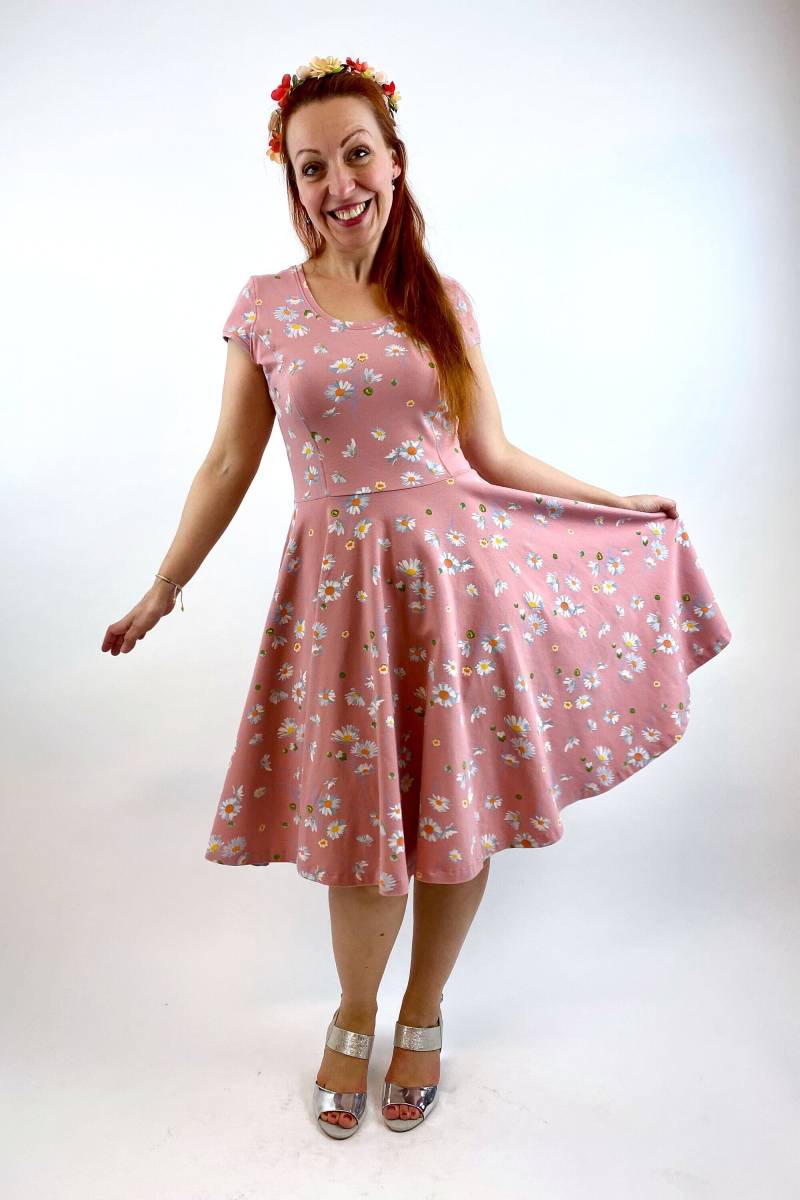 Kleid "Vienna" Blumen Altrosa, Luftiges Sommerkleid, Tanzkleid Mit Weitem Rock, Tellerkleid Kappärmel, Fairfashion, Handmade With Love von Klimbimbina