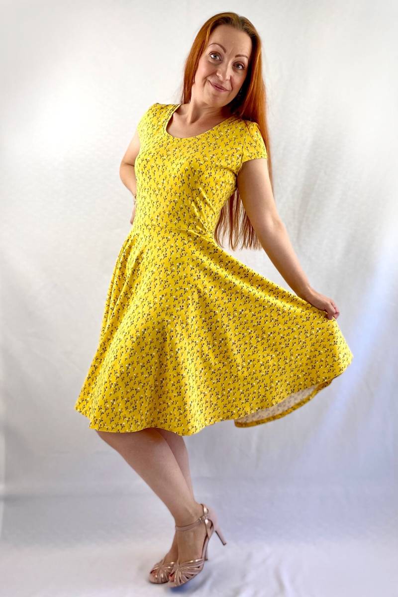Kleid "Vienna" Streublumen Gelb, Luftiges Sommerkleid, Tanzkleid Mit Weitem Rock, Tellerkleid Kappärmel, Fairfashion, Handmade With Love von Klimbimbina