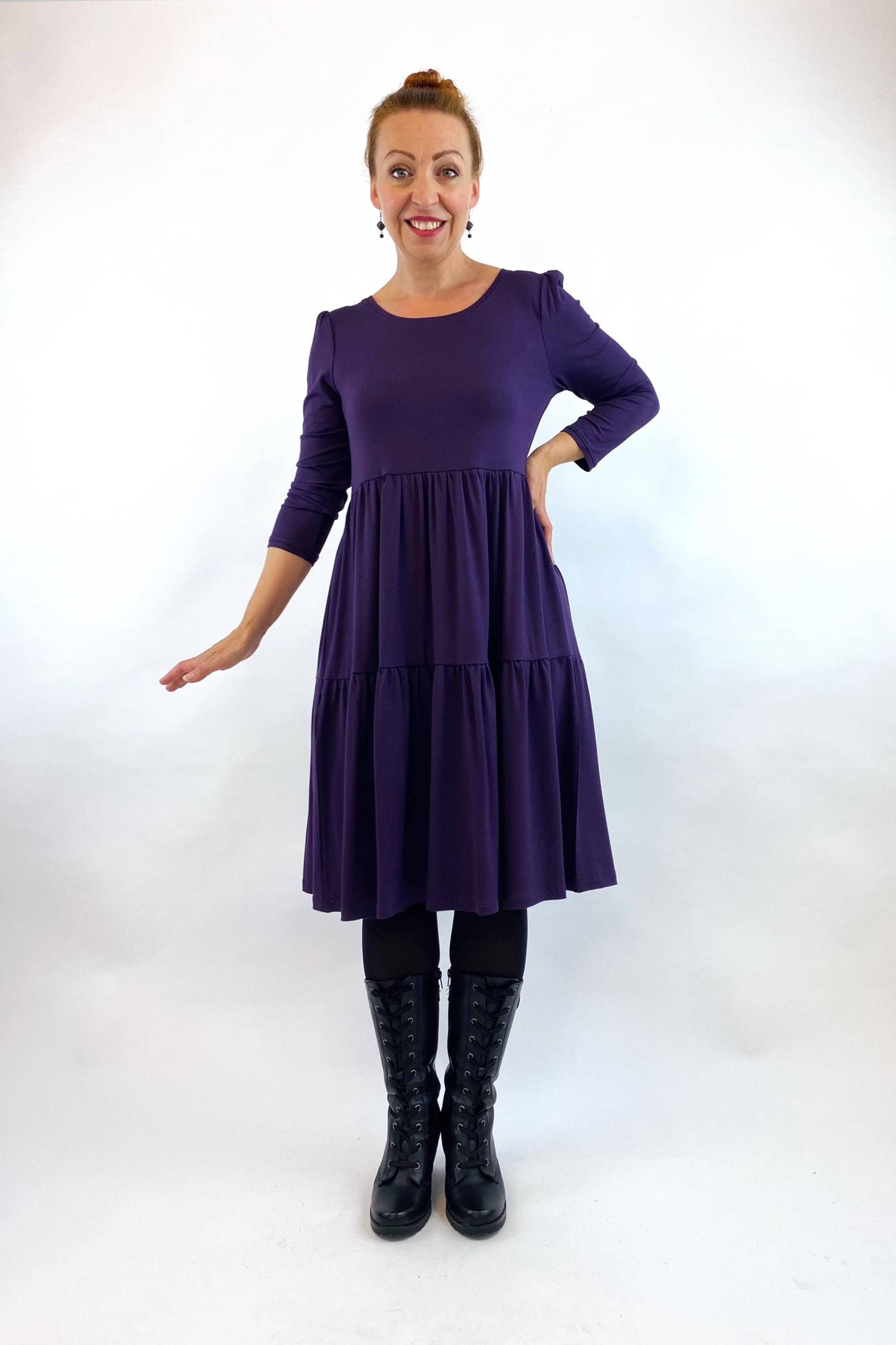 Kleid "Viskose Bonnie" Lila Uni, Basic Stufenkleid Im Boho Style, Pflaume, Slowfashion, Handmade With Love von Klimbimbina