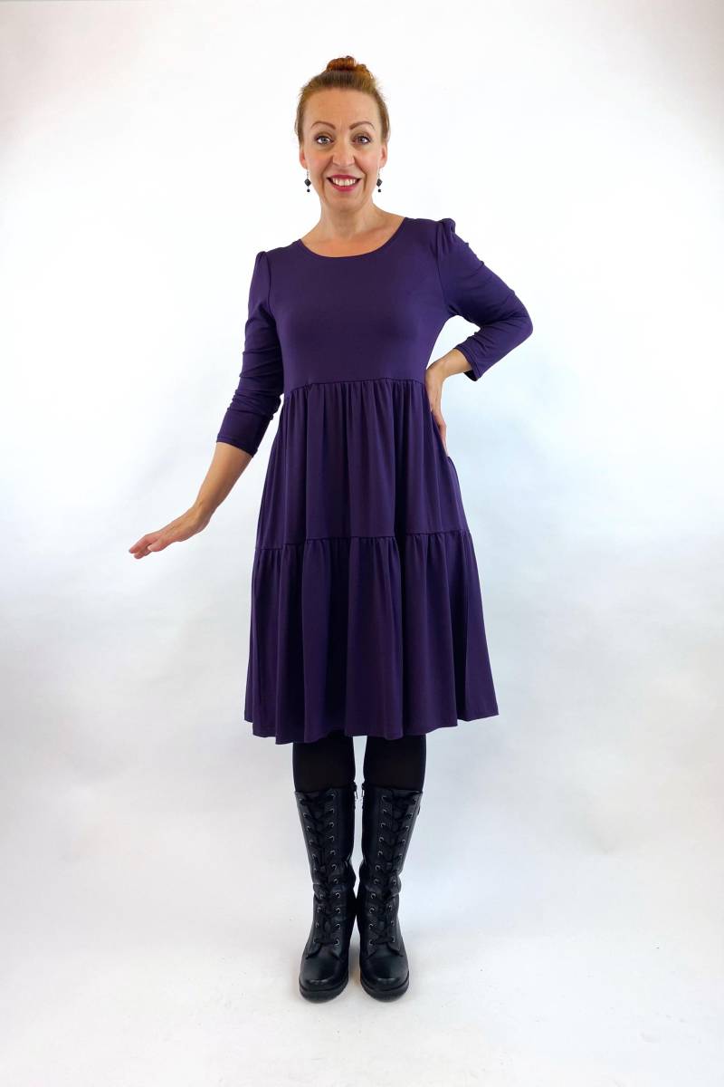 Kleid "Viskose Bonnie" Lila Uni, Basic Stufenkleid Im Boho Style, Pflaume, Slowfashion, Handmade With Love von Klimbimbina