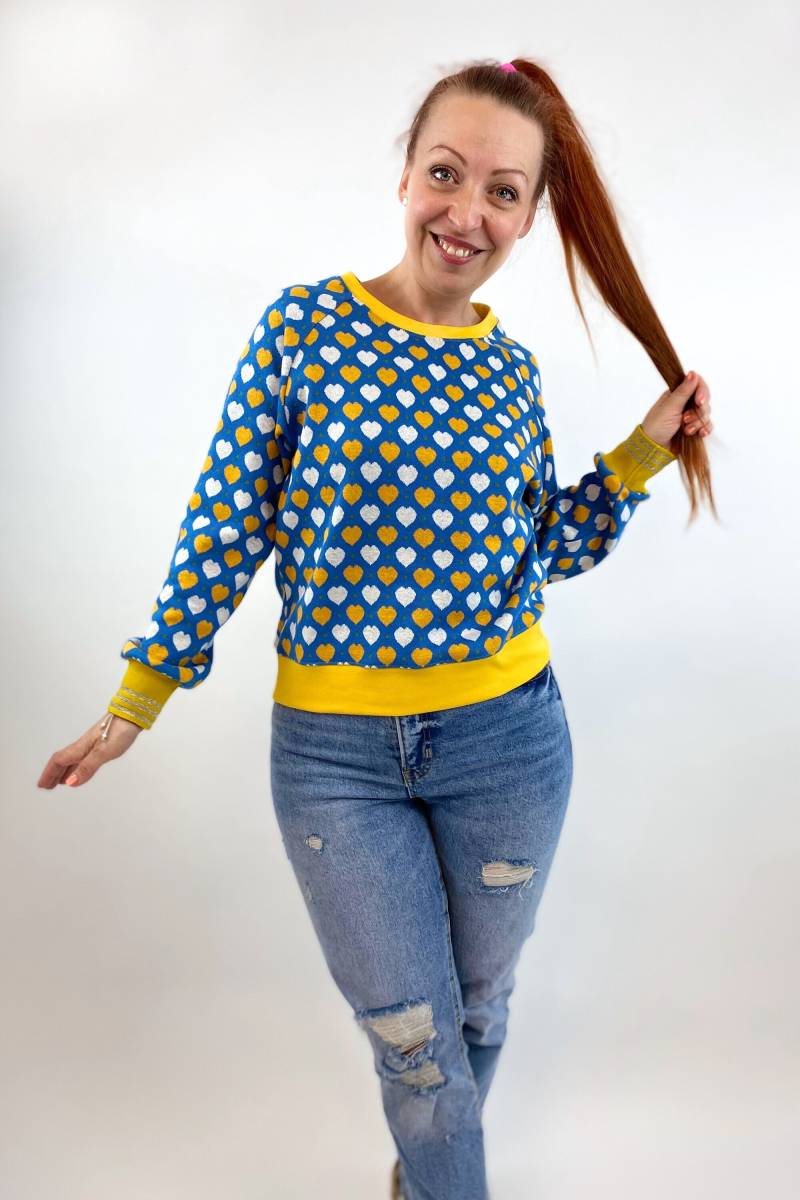 Pulli "Tilli" Herzen Blau Gelb, Damen Retro Sweater Mit Glitzer-Bündchen von Klimbimbina
