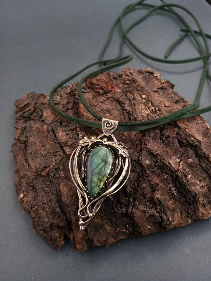Handgefertigte Grün Labradorit Anhänger Halskette, Fantasy Schmuck von KlimenkoDesigner