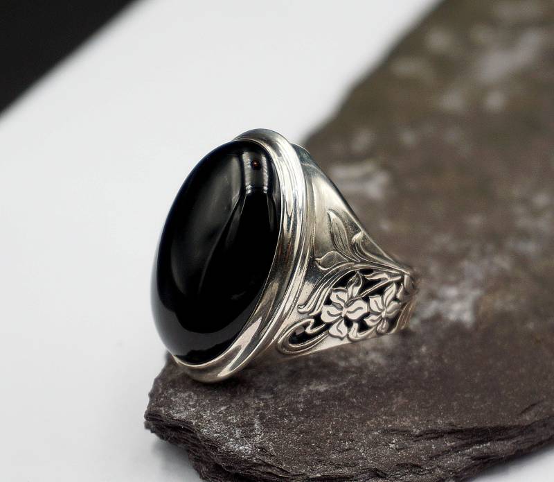Schwarzer Onyx Sterlingsilber Ring Mit Iris Blumen Design - Großes Oval, Alle Größen Erhältlich von KlimenkoDesigner