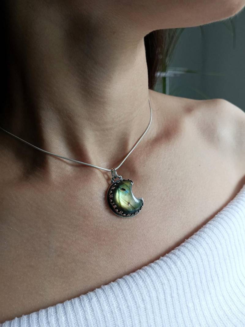 Silber Halbmond Halskette Labradorit Schmuck Elven Pagan Anhänger Fantasy Elvish Gothic Unisex Witchy Vampir Mode Geschenk von KlimenkoDesigner