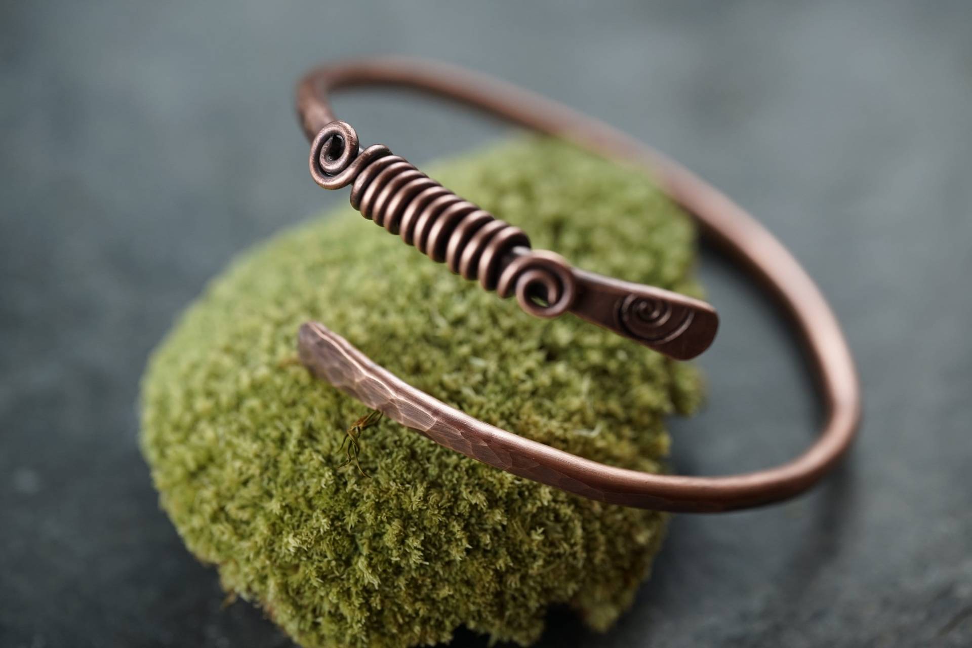 Armreif Kupfer, Hammerschlag, Doppelspirale, Spirale, Gestempelt, Wikingerschmuck, Keltisch, Rustikal von KlimmBimm