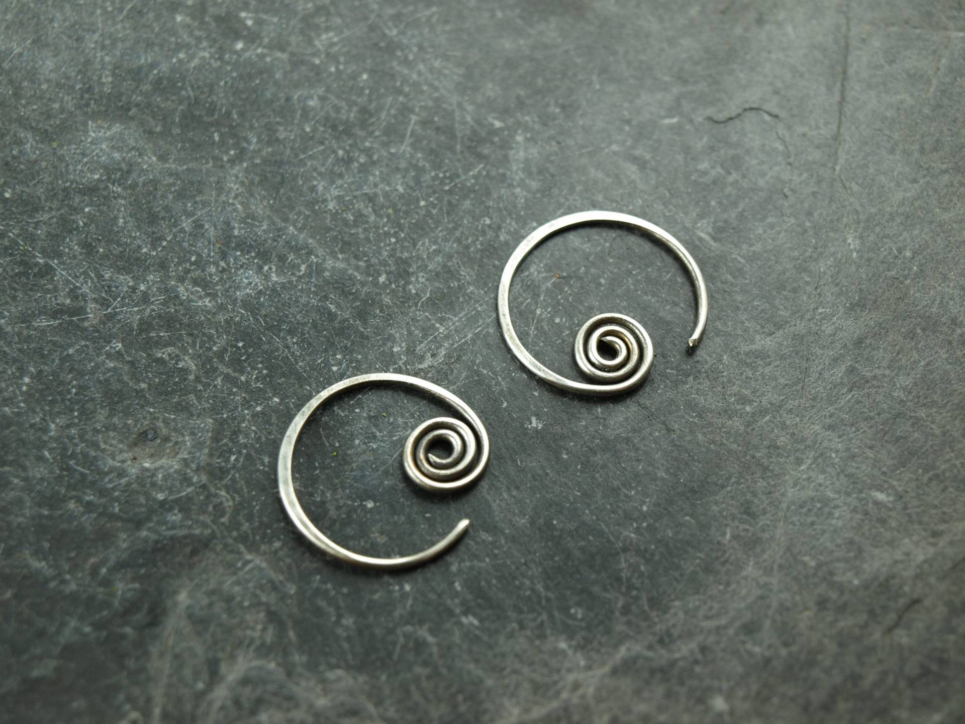 Geschwärzte Ohrringe, Ohrhänger , Kupfer Rustikal, Keltisch, Wikingerschmuck, Creolen, Silber, Silberschmuck, Sterling, Spiralschmuck, Ohrschmuck von KlimmBimm