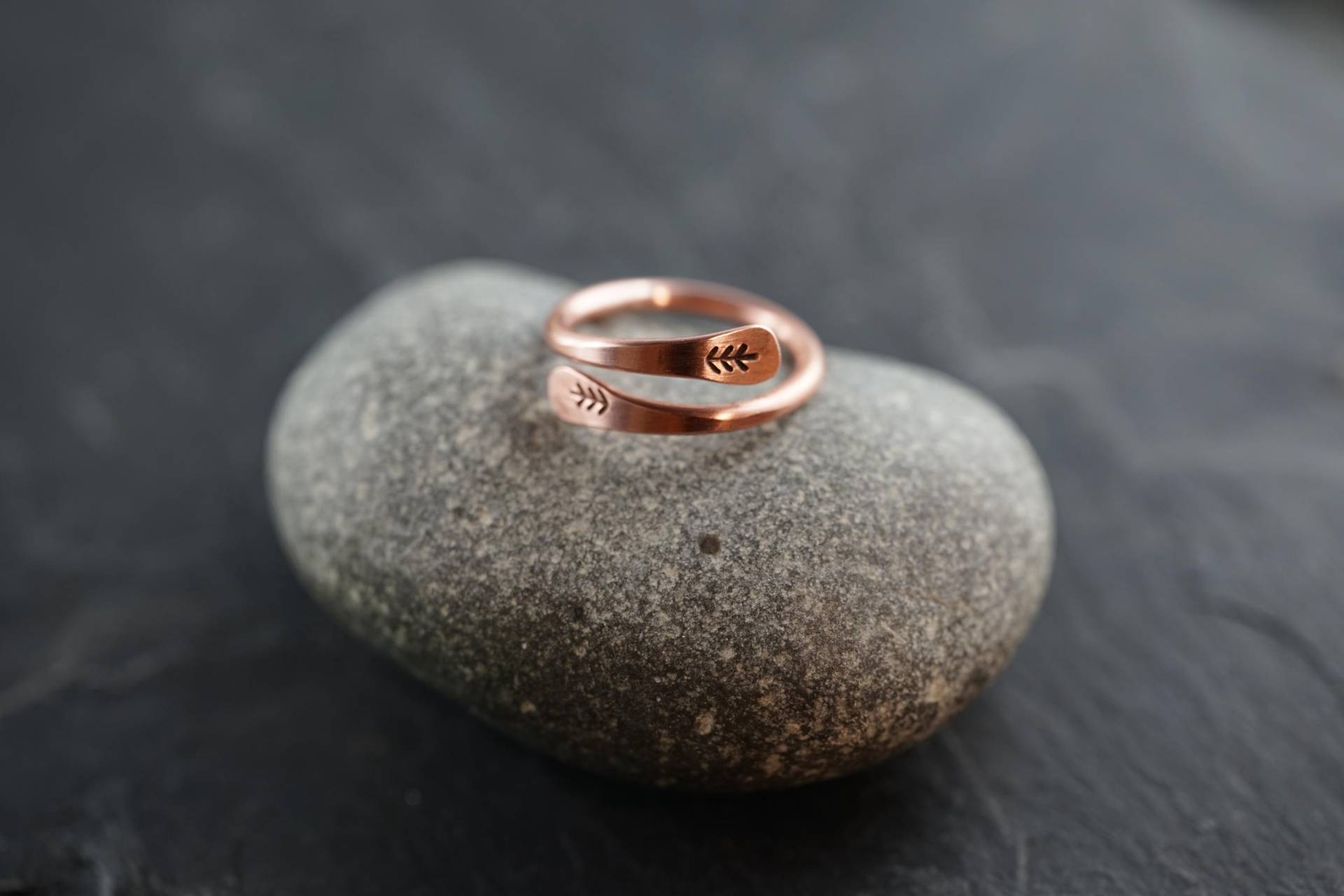 Offener Ring Mit Stempelung, Handgemachter Kupferring, Rustikaler Naturschmuck Aus Kupfer, Keltisch, Baum, Camping Ausgefallenes Geschenk von KlimmBimm