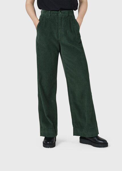 Klitmøller Collective Cordhose Relaxed Fit Modell: Lydia von Klitmøller Collective