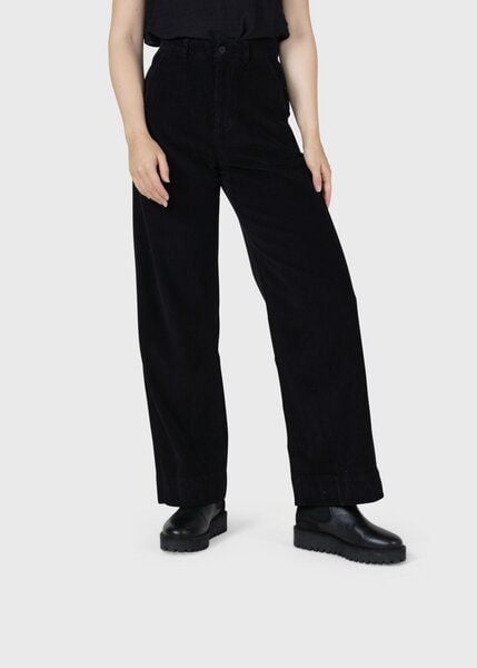 Klitmøller Collective Cordhose Relaxed Fit Modell: Lydia von Klitmøller Collective