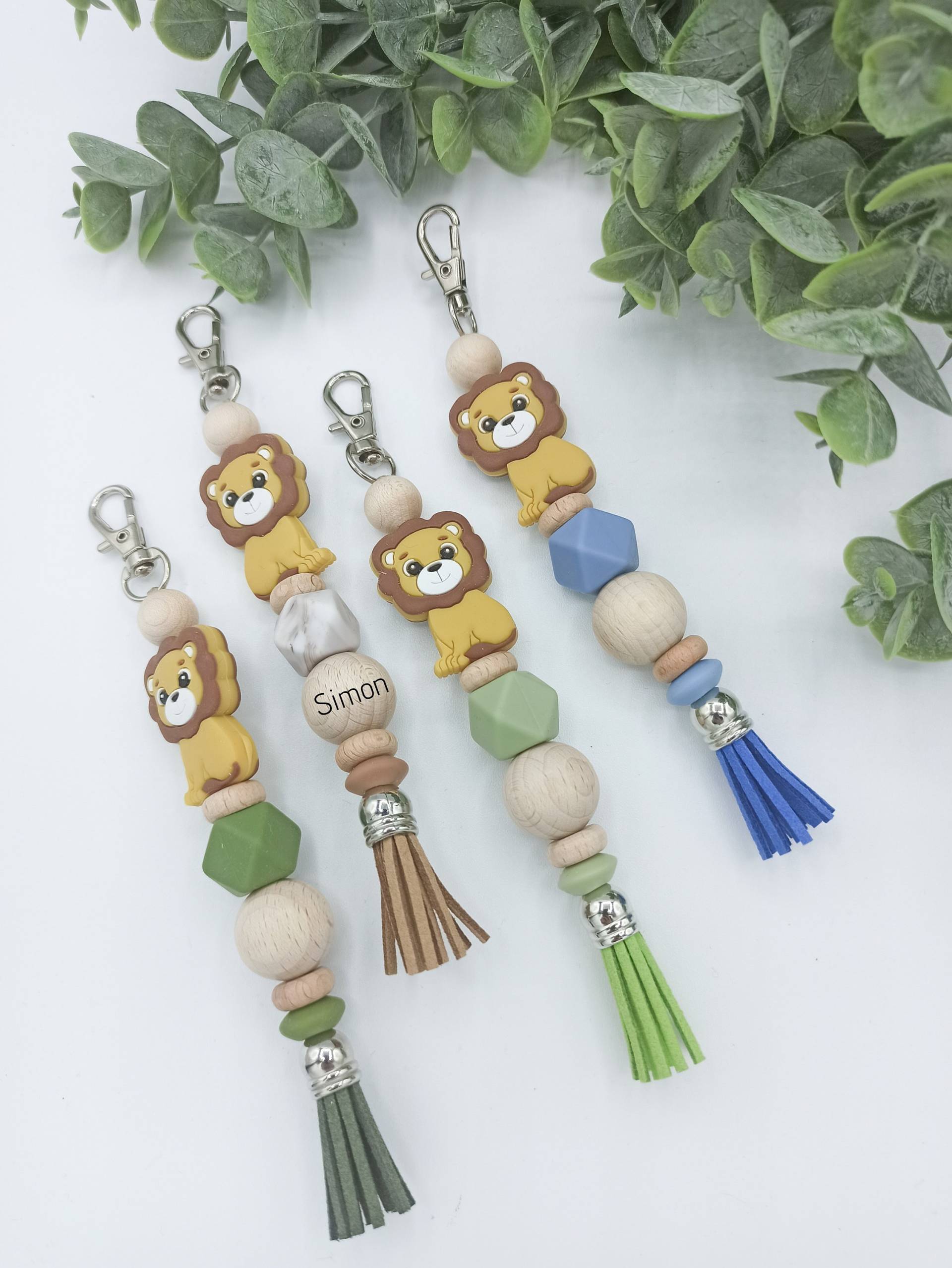 Schlüsselanhänger Mit Löwe, Personalisiert Namen, Geschenk Zum Geburtstag, Einschulung, Schulranzen, Schultüte, Kindergarten Schlüsselanhänger Mit Löwe, Personalisiert Namen, Geschenk Zum Geburtstag, Einschulung, Schulranzen, Schultüte, Kindergarten von KlitzekleinVonMaria
