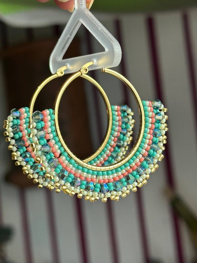 Celia | Creolen Gold Groß, Statement Gold, Handgemachte Ohrringe Aus Glasperlen, Gold, Boho Hippie Ohrring Grün von KlunkerJewelryDE