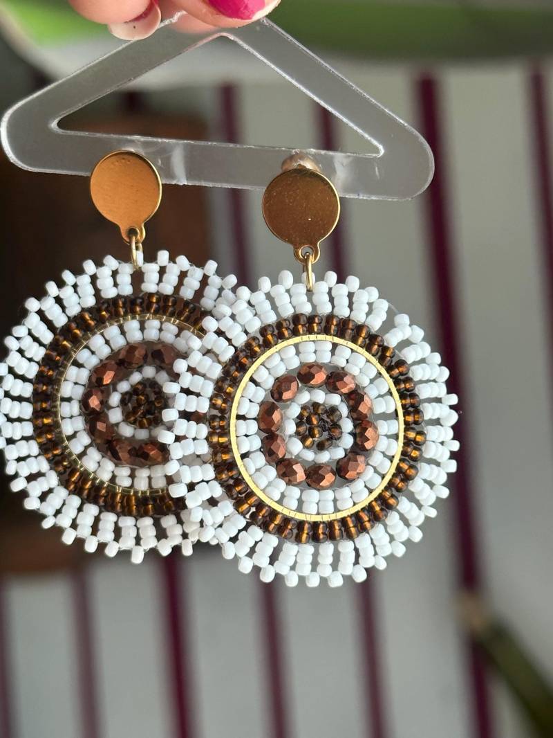 Feye || Edelstahl Ohrringe Gold Weiß, Perlenohrring Gold, Weiße Ohrringe, Glasperlen, Brautschmuck, Boho Perlenschmuck Feye || Edelstahl Ohrringe Gold Weiß, Perlenohrring Gold, Weiße Ohrringe, Glasperlen, Brautschmuck, Boho Perlenschmuck von KlunkerJewelryDE