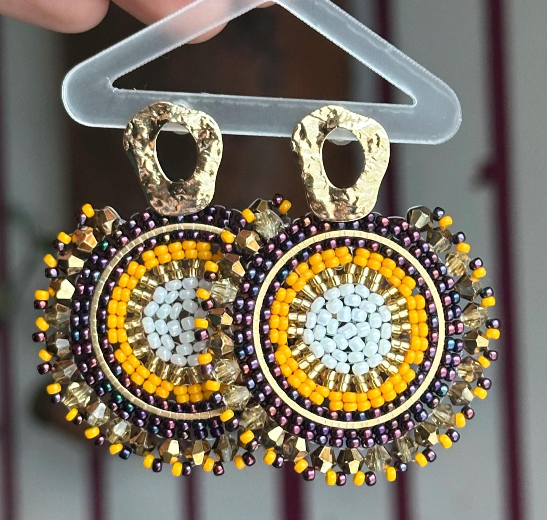 Ivana || Edelstahl Ohrringe Gold, Perlenohrring Dunkelrote Ohrringe, Glasperlen, Boho Gold Gelb, Perlenschmuck von KlunkerJewelryDE