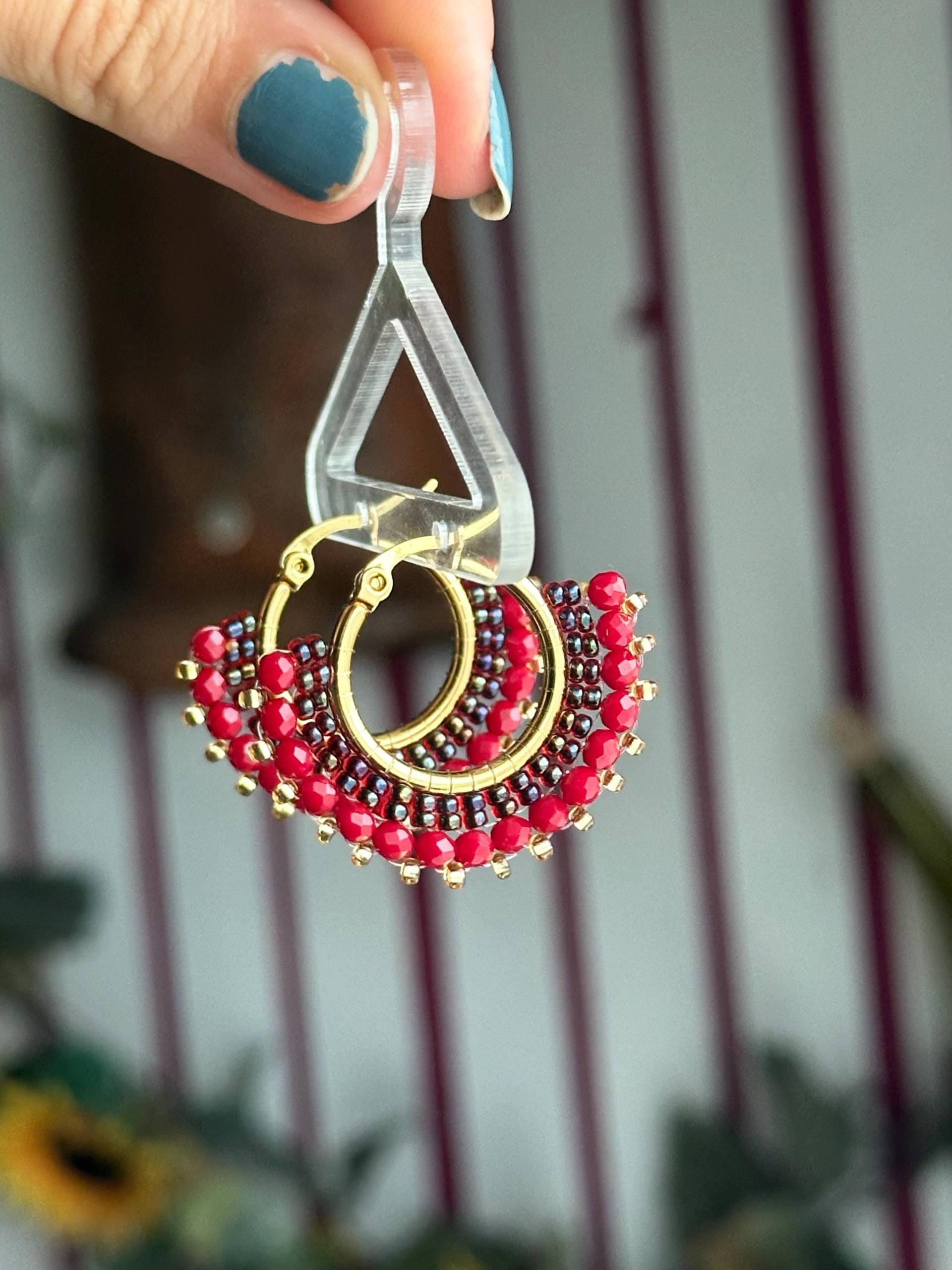 Jen | Weinrote Ohrringe Perlen, Perlenohrring Gold, Statement Ohrringe, Glasperlen, Kleine Boho Dunkelrot von KlunkerJewelryDE