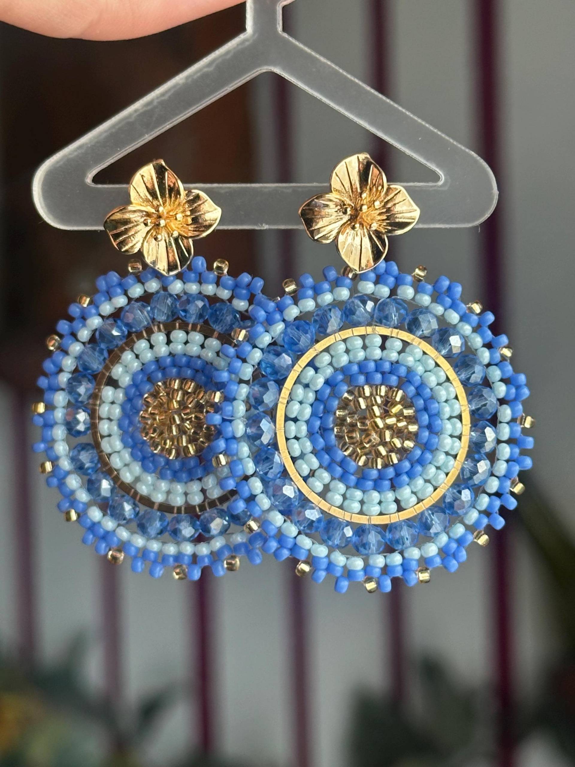 Lili || Statement Ohrringe Hellblau, Glasperlen Edelstahlstecker, Ohrring Blau, Ohrringe, Große Rund, Blumenohrring Blau von KlunkerJewelryDE