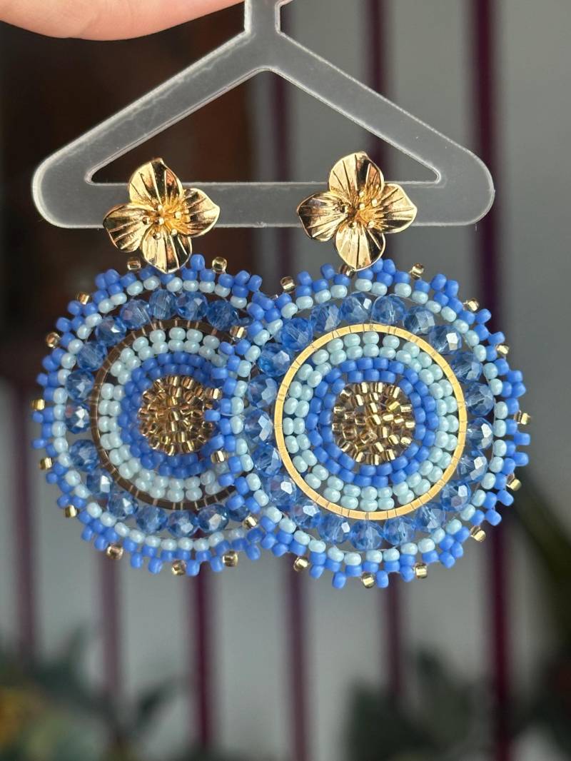 Lili || Statement Ohrringe Hellblau, Glasperlen Edelstahlstecker, Ohrring Blau, Ohrringe, Große Rund, Blumenohrring Blau von KlunkerJewelryDE