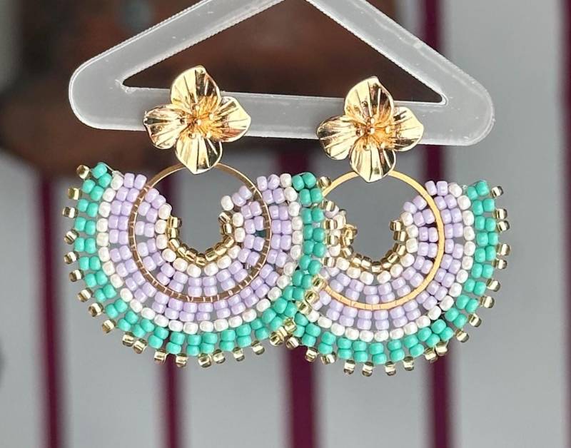 Maite || Edelstahl Ohrringe Flieder Türkis , Perlenohrring Gold, Blumenohrringe, Glasperlen, Boho Ohrringe, Perlenschmuck Flieder von KlunkerJewelryDE
