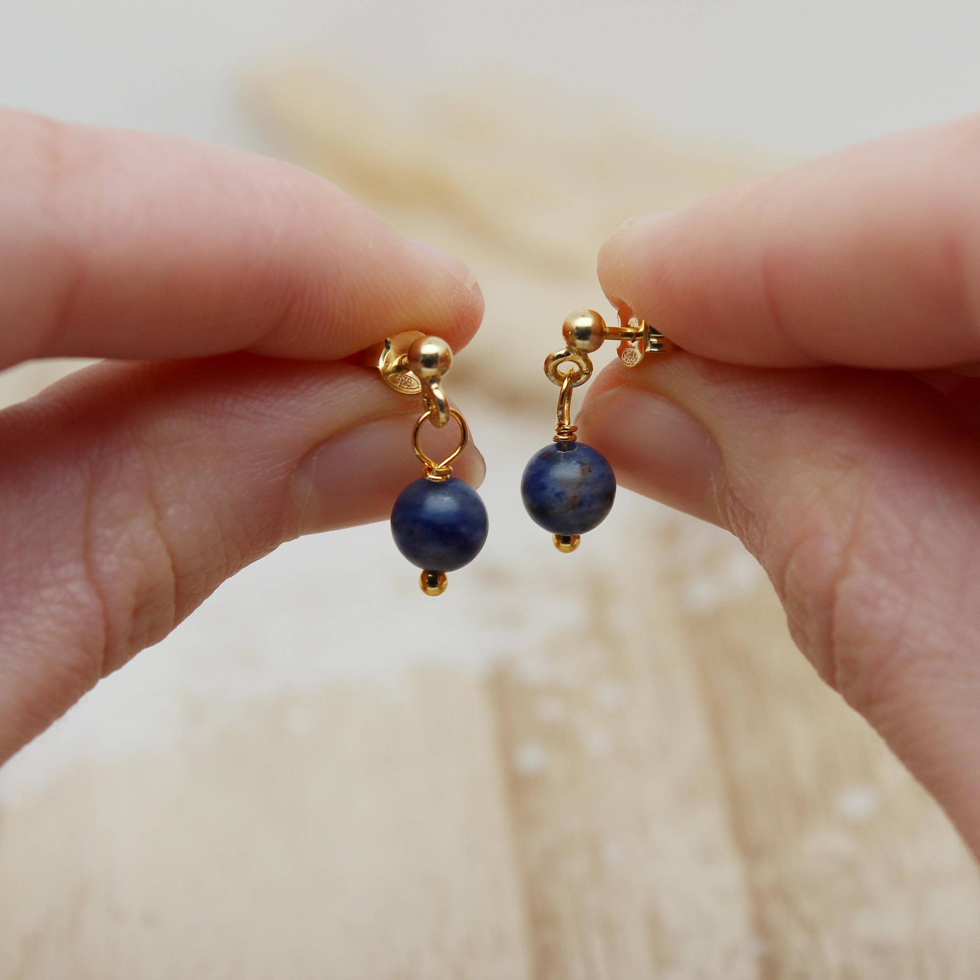Sodalith Ohrringe Gold, Vergoldete Mit Blauem Sodalith, Blauer Ohrstecker, Vergoldet Sodalith Ohrringe Gold, Vergoldete Mit Blauem Sodalith, Blauer Ohrstecker, Vergoldet von Klunkerie