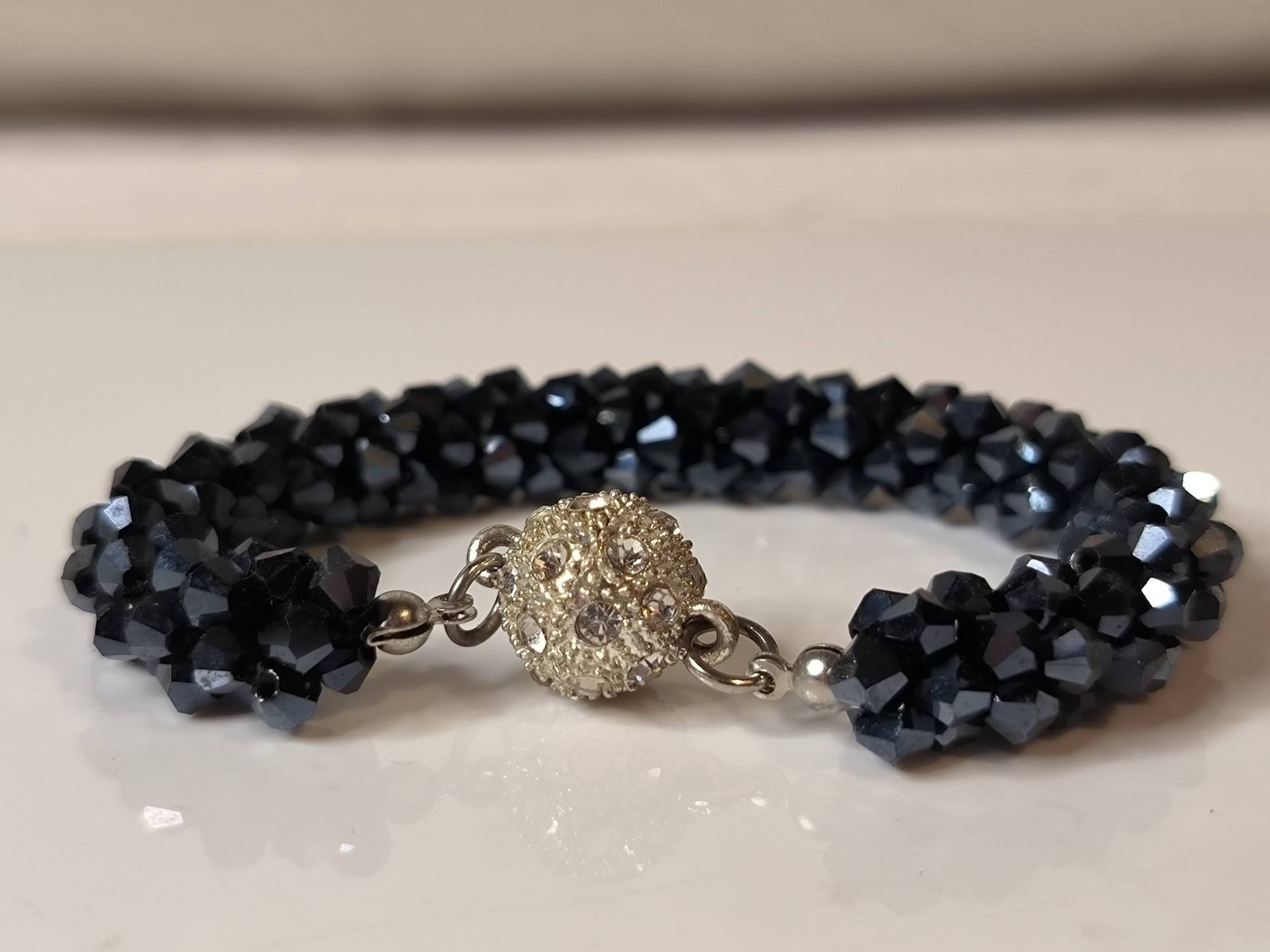 Armband Facettiert Schwarzes Glas Mit Magnet Verschluss Strass Einsatz Armband Facettiert Schwarzes Glas Mit Magnet Verschluss Strass Einsatz von KlunkerimBunker