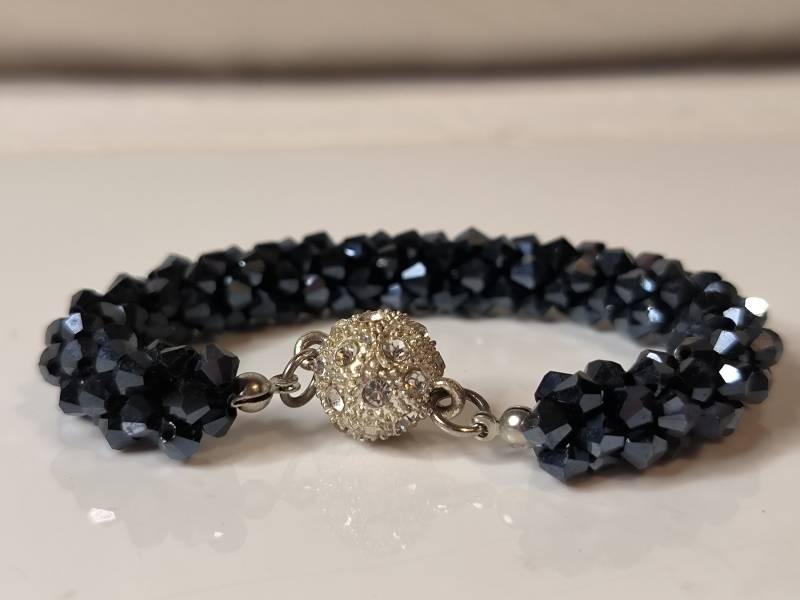 Armband Facettiert Schwarzes Glas Mit Magnet Verschluss Strass Einsatz Armband Facettiert Schwarzes Glas Mit Magnet Verschluss Strass Einsatz von KlunkerimBunker