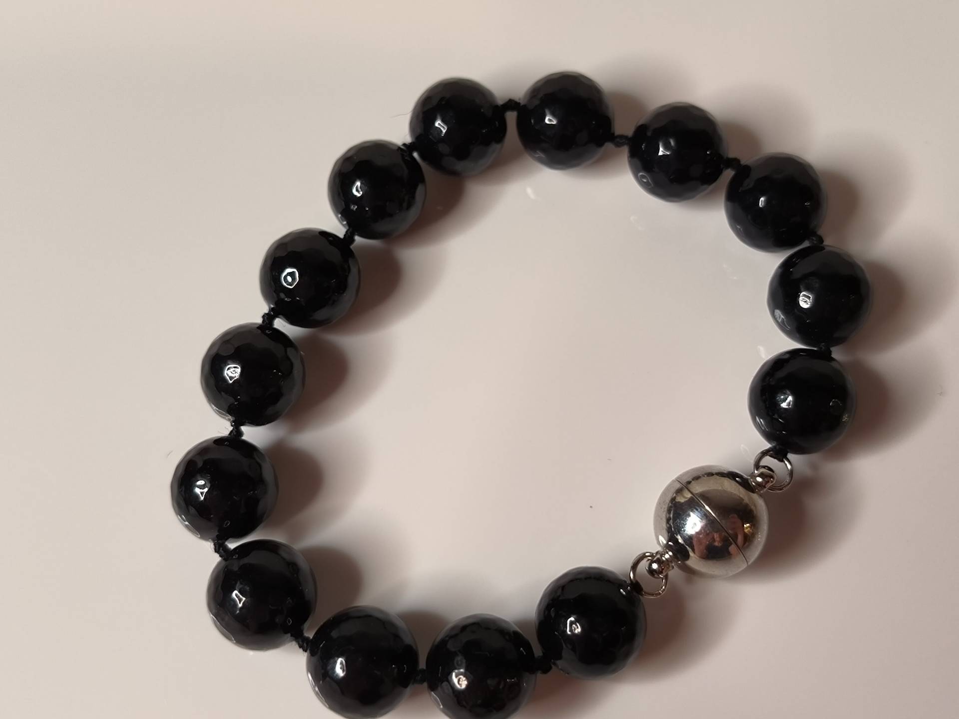 Armband Schwarze Facettierte Perlen Mit Silberner Magnet Verschluss Hochglanz Statement Armband Schwarze Facettierte Perlen Mit Silberner Magnet Verschluss Hochglanz Statement von KlunkerimBunker